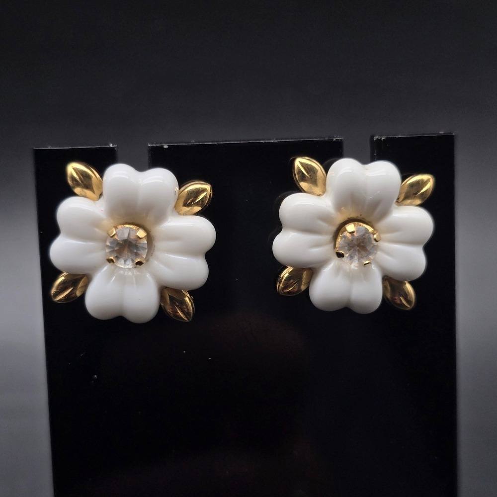 Avon 1988 Delicate Petals Earrings Gold Tone White Floral Vintage